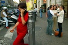 意大利--罗马街头的红衣女郎 