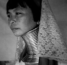 缅甸长颈族年轻女性特写 