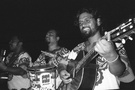 三个马尔代夫歌手 （在月夜的沙滩上） 