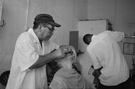 巴西：忙碌着的两个剃头师傅 