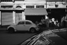 巴西：停着老式汽车的巷子 