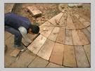 贺江湖改版，贴一组老片：碛口听涛 [正在为新驴店铺广场的工人，他一天能做二十块石头，工钱六七十块，比种