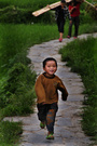 贵 州 人 （之3） 跑在西江苗寨田间的男孩