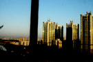 @傍晚|窗外 北京东边某社区10楼，透过玻璃窗外