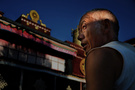 【在 西 藏】之 大 昭 寺 磕 头 老 者 