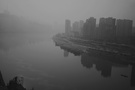 红色褪去之后的重庆 重庆有雾，视线尚不清晰